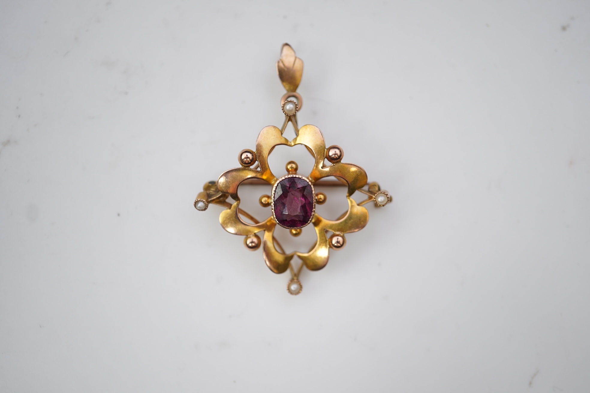 An Edwardian gold and garnet brooch/pendant, early 20th century